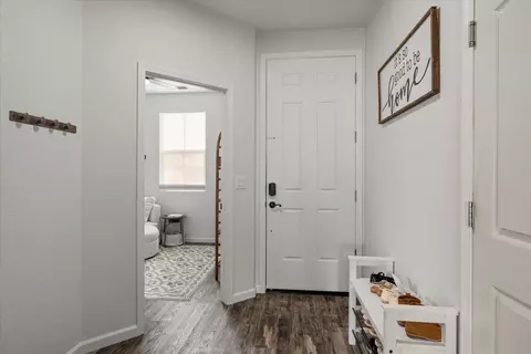 Entry Way - 1602 Valley Meadows Dr, Olivehurst, CA 95961 photo 2 of 7