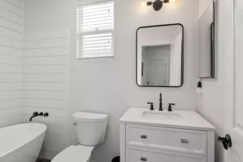 Bath - 1602 Valley Meadows Dr, Olivehurst, CA 95961 photo 1 of 4