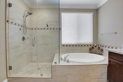 Bath - 4130 Mcalister Ct, Olivehurst, CA 95961 photo 3 of 9