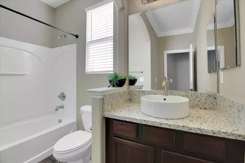 Bath - 4130 Mcalister Ct, Olivehurst, CA 95961 photo 5 of 9