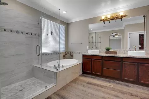 Bath - 4130 Mcalister Ct, Olivehurst, CA 95961 photo 2 of 9