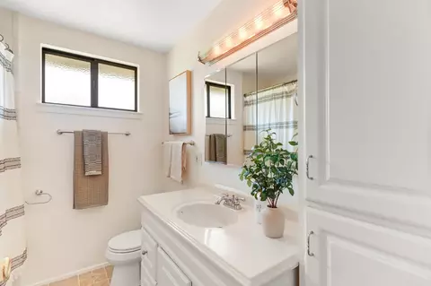 Bath - 4231 Marshall Ave, Carmichael, CA 95608 photo 4 of 5