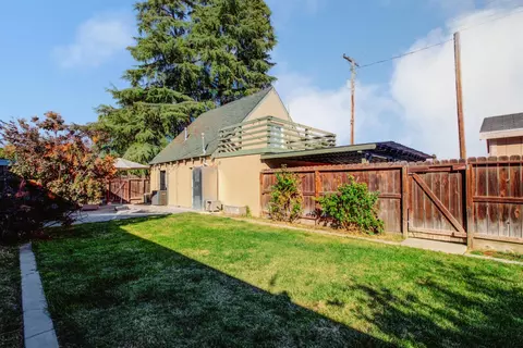 Exterior - 1990 E Marshall St, Turlock, CA 95380 photo 5 of 7