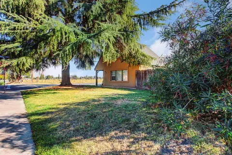 Exterior - 1990 E Marshall St, Turlock, CA 95380 photo 2 of 7