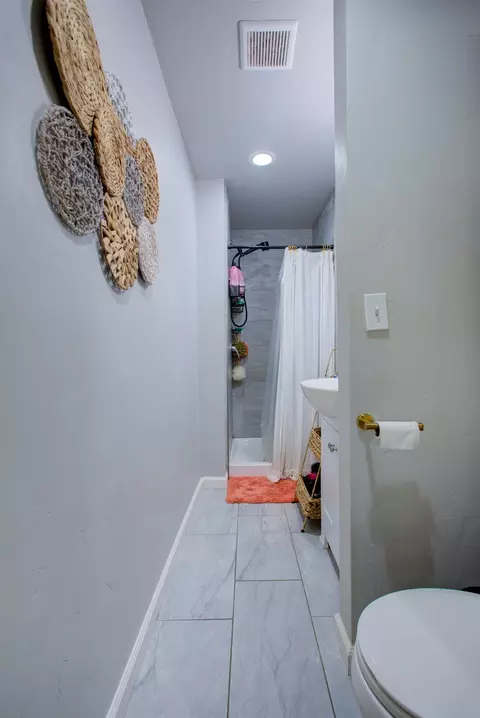 Bath - 1990 E Marshall St, Turlock, CA 95380 photo 1 of 2