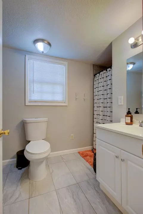 Bath - 1990 E Marshall St, Turlock, CA 95380 photo 2 of 2