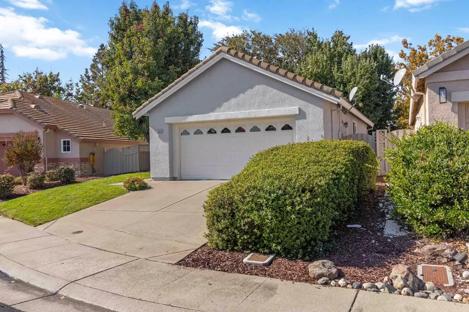 Exterior - 7389 Apple Hollow Loop, Roseville, CA 95747 photo 3 of 7