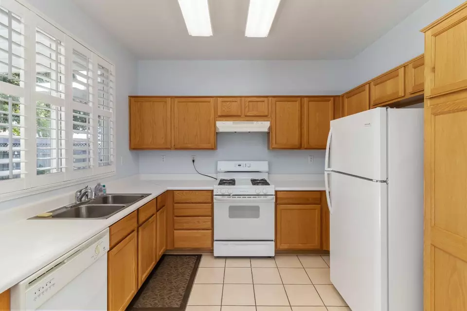 Kitchen - 7389 Apple Hollow Loop, Roseville, CA 95747 photo 3 of 3