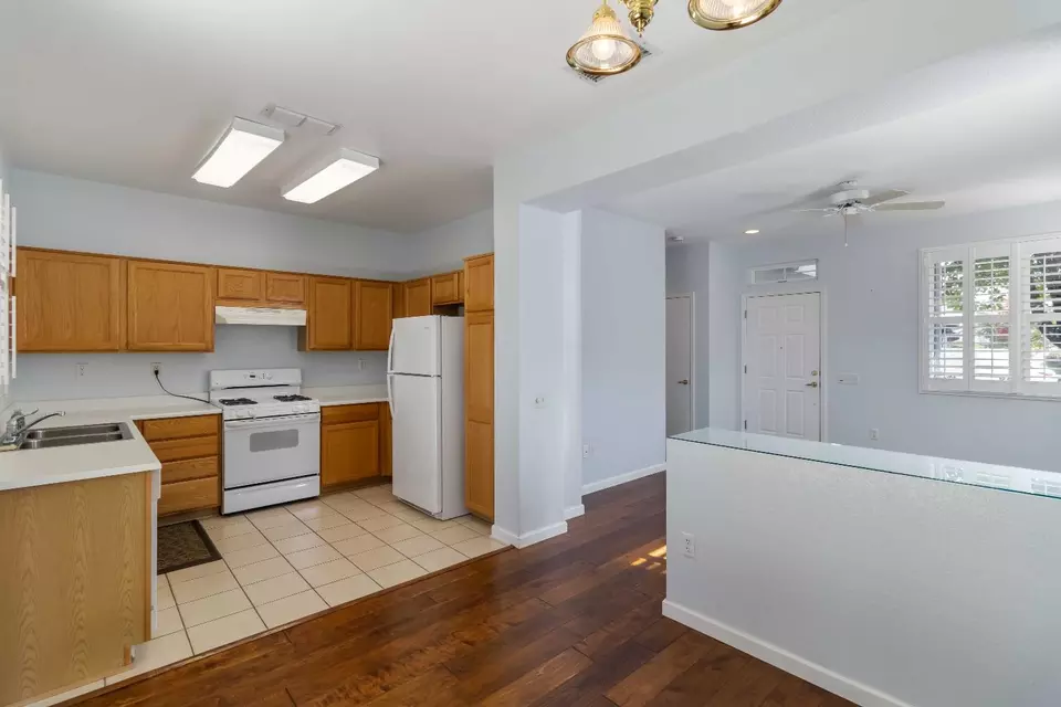 Kitchen - 7389 Apple Hollow Loop, Roseville, CA 95747 photo 2 of 3