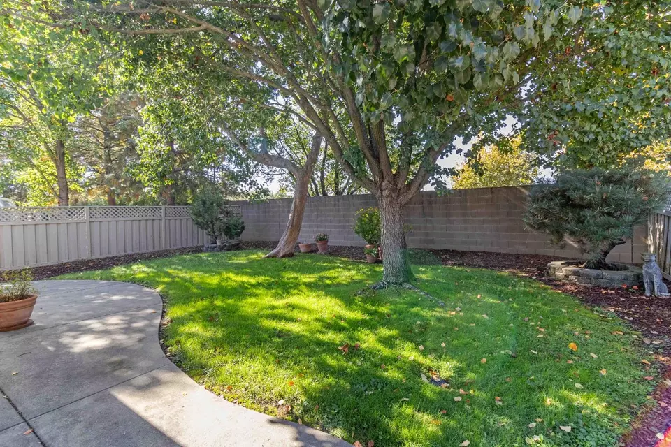 Exterior - 7389 Apple Hollow Loop, Roseville, CA 95747 photo 6 of 7