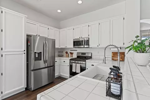 Kitchen - 3541 Greens, Plumas Lake, CA 95961 photo 2 of 6