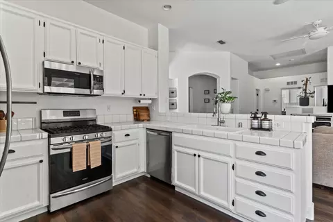 Kitchen - 3541 Greens, Plumas Lake, CA 95961 photo 3 of 6