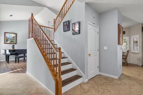 Entry Way - 3513 Dothan Dr, Modesto, CA 95357 photo 3 of 6