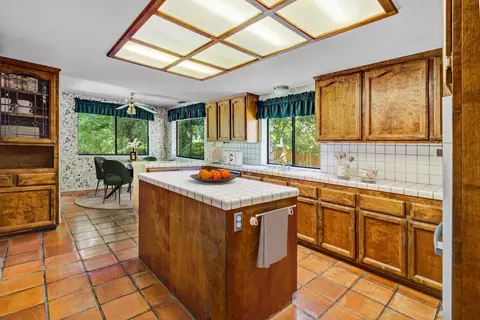 Kitchen - 27243 El Macero Dr, El Macero, CA 95618 photo 1 of 2