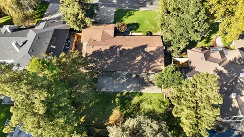 View/Area - 27243 El Macero Dr, El Macero, CA 95618 photo 9 of 10