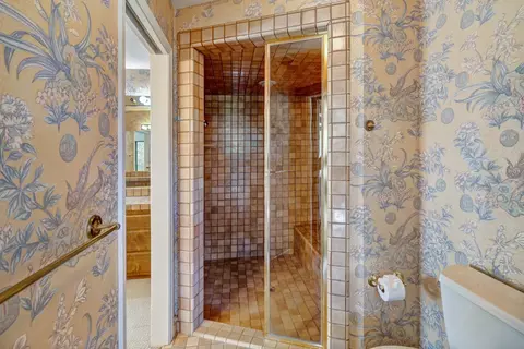 Bath - 27243 El Macero Dr, El Macero, CA 95618 photo 2 of 4