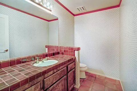 Bath - 27243 El Macero Dr, El Macero, CA 95618 photo 4 of 4