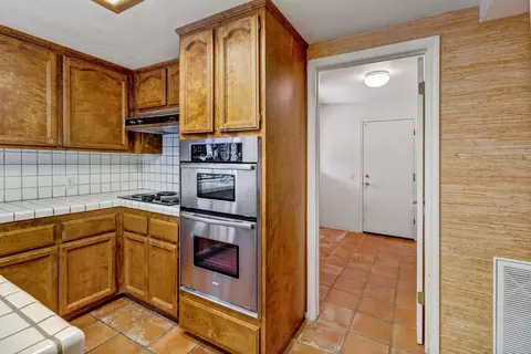 Kitchen - 27243 El Macero Dr, El Macero, CA 95618 photo 2 of 2