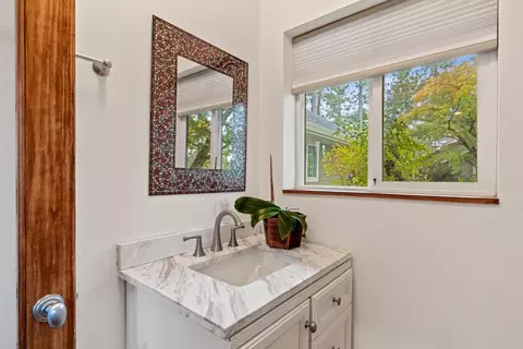 Bath - 2451 Kingsgate Rd, Placerville, CA 95667 photo 5 of 6