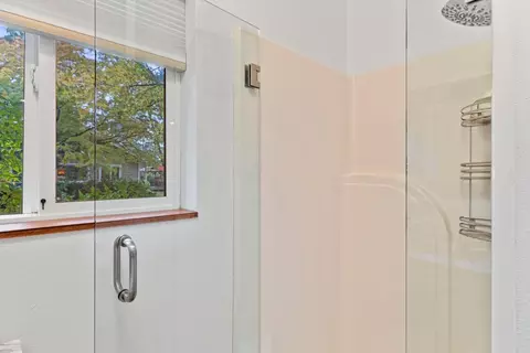 Bath - 2451 Kingsgate Rd, Placerville, CA 95667 photo 6 of 6