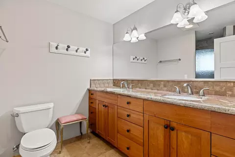 Bath - 2451 Kingsgate Rd, Placerville, CA 95667 photo 1 of 6