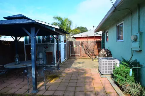 Exterior - 232 Oak Ave, Galt, CA 95632 photo 5 of 9
