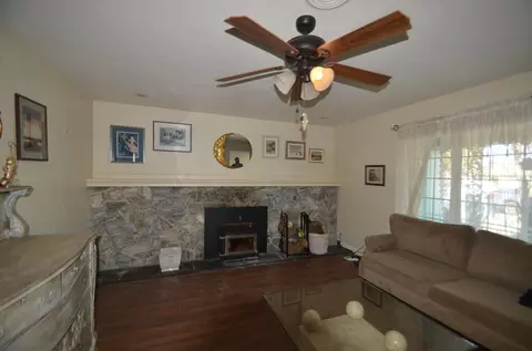 Living - 232 Oak Ave, Galt, CA 95632 photo 2 of 3