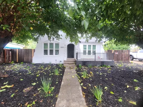 2001 John St, Modesto, CA 95351 photo 1