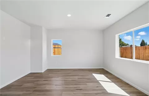 Living - 695 Valencia Ct, Merced, CA 95341 photo 3 of 4