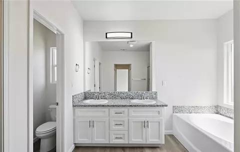 Bath - 695 Valencia Ct, Merced, CA 95341 photo 1 of 4