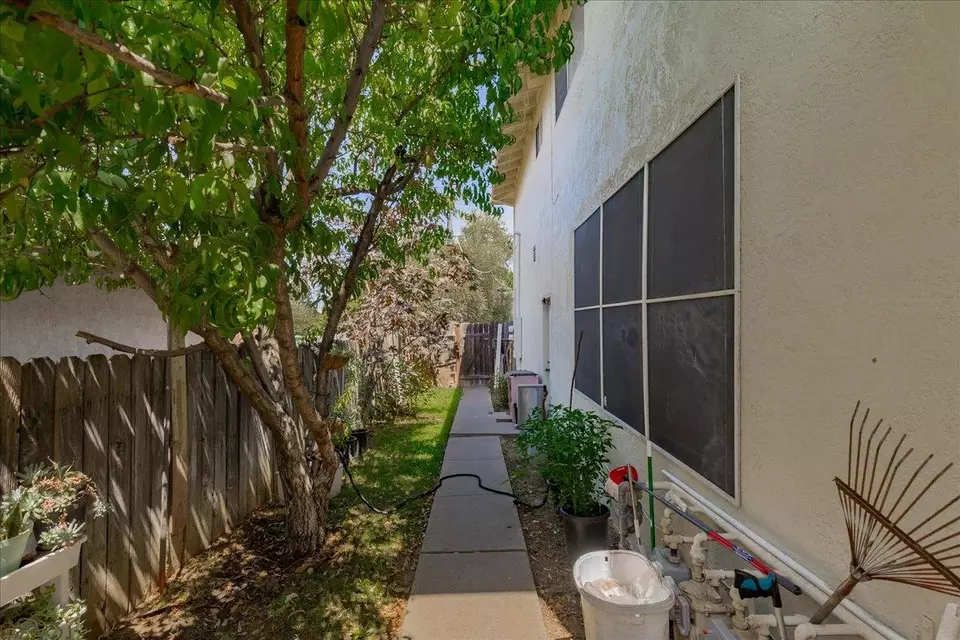 Exterior - 4165 Cuny Ave, Sacramento, CA 95823 photo 5 of 8