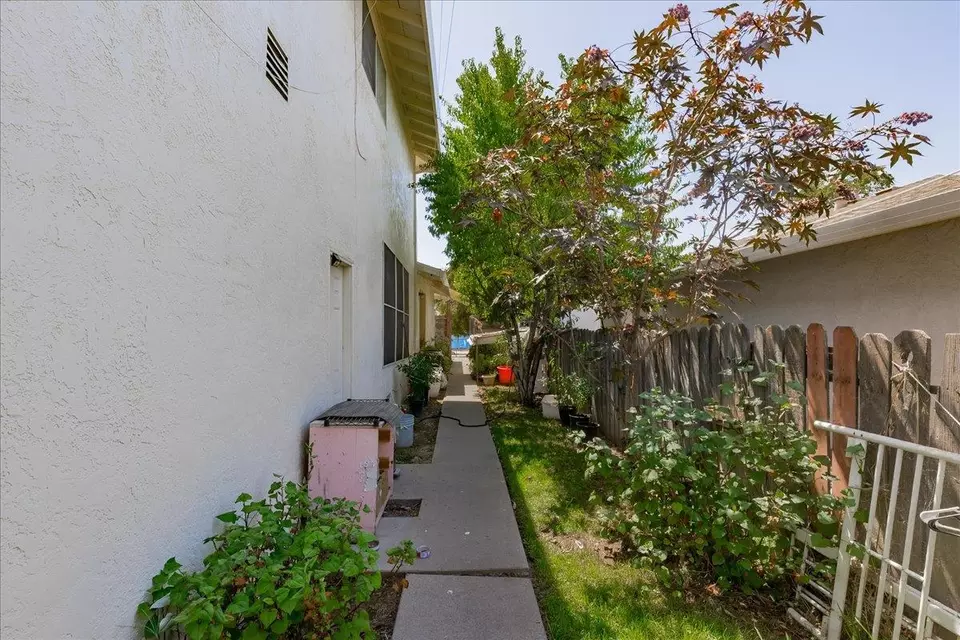 Exterior - 4165 Cuny Ave, Sacramento, CA 95823 photo 4 of 8