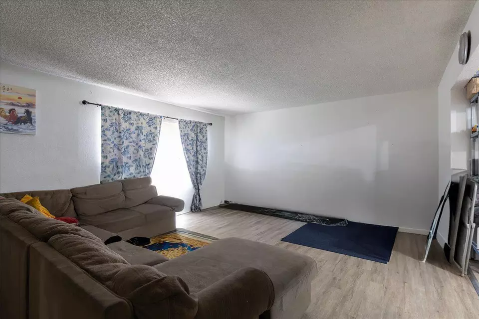 Living - 4165 Cuny Ave, Sacramento, CA 95823 photo 1 of 2