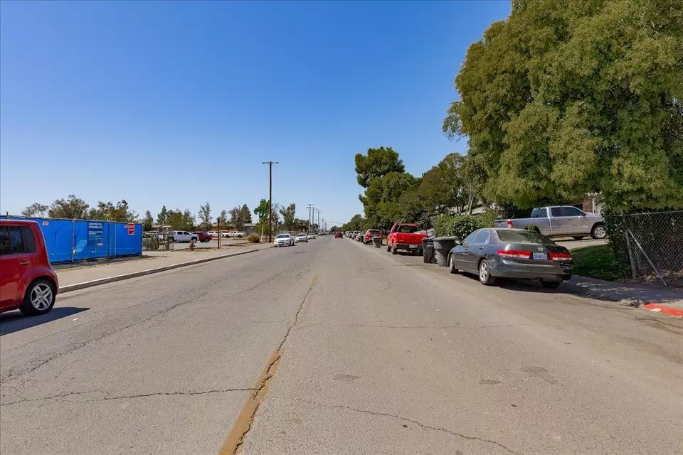 Exterior - 4165 Cuny Ave, Sacramento, CA 95823 photo 7 of 8