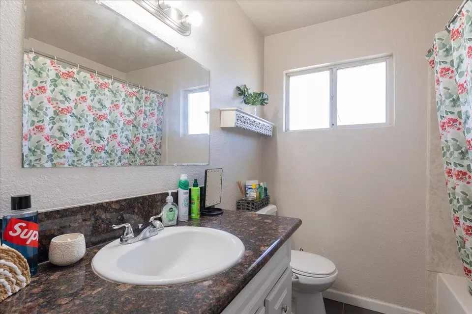 Bath - 4165 Cuny Ave, Sacramento, CA 95823 photo 2 of 2