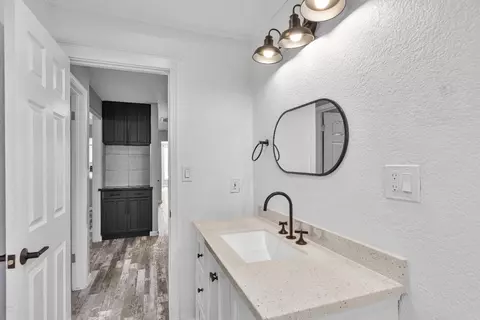 Bath - 1340 Sonoma, Modesto, CA 95355 photo 2 of 3