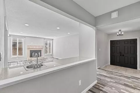 Entry Way - 1340 Sonoma, Modesto, CA 95355 photo 4 of 9
