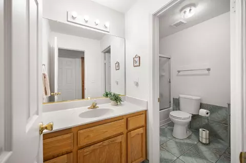 Bath - 1709 Nighthawk Way, Modesto, CA 95358 photo 4 of 4