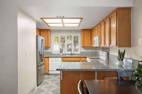 Kitchen - 1709 Nighthawk Way, Modesto, CA 95358 photo 2 of 2