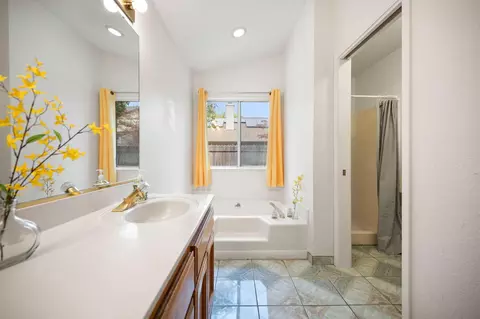 Bath - 1709 Nighthawk Way, Modesto, CA 95358 photo 2 of 4