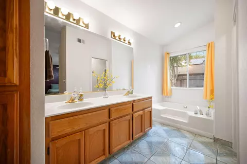 Bath - 1709 Nighthawk Way, Modesto, CA 95358 photo 1 of 4