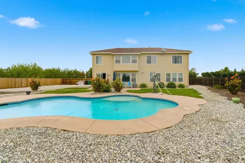 Exterior - 1806 W Ripon Rd, Ripon, CA 95366 photo 7 of 10