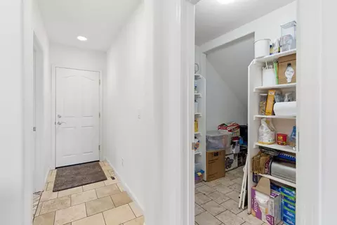 Entry Way - 1806 W Ripon Rd, Ripon, CA 95366 photo 3 of 6