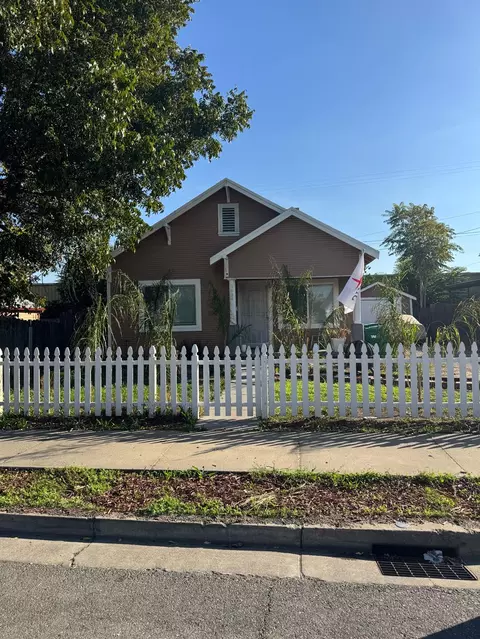 1634 E Lindsay St, Stockton, CA 95205