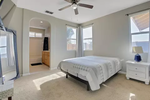 Bedroom - 2204 Summerfield Ln, Olivehurst, CA 95961 photo 5 of 6