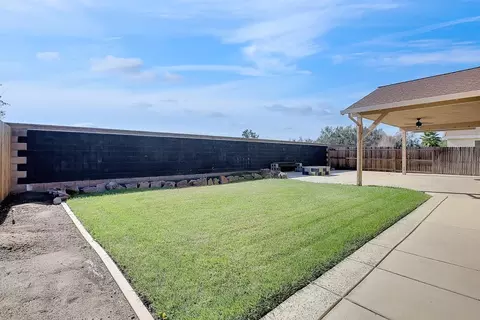 Exterior - 2204 Summerfield Ln, Olivehurst, CA 95961 photo 5 of 6