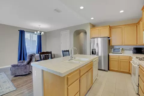 Kitchen - 2204 Summerfield Ln, Olivehurst, CA 95961 photo 2 of 4