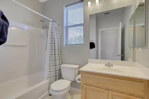 Bath - 2204 Summerfield Ln, Olivehurst, CA 95961 photo 1 of 2