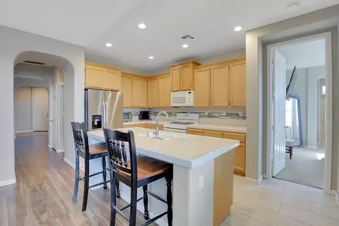 Entry Way - 2204 Summerfield Ln, Olivehurst, CA 95961 photo 4 of 4