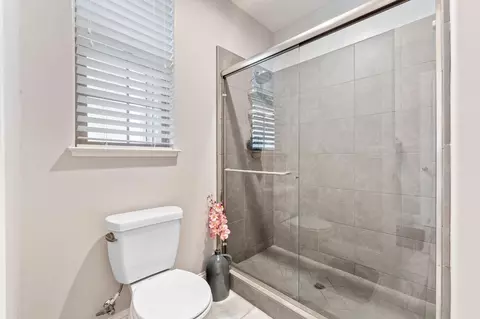 Bath - 2702 Hidden Trail Loop, Rocklin, CA 95765 photo 2 of 9